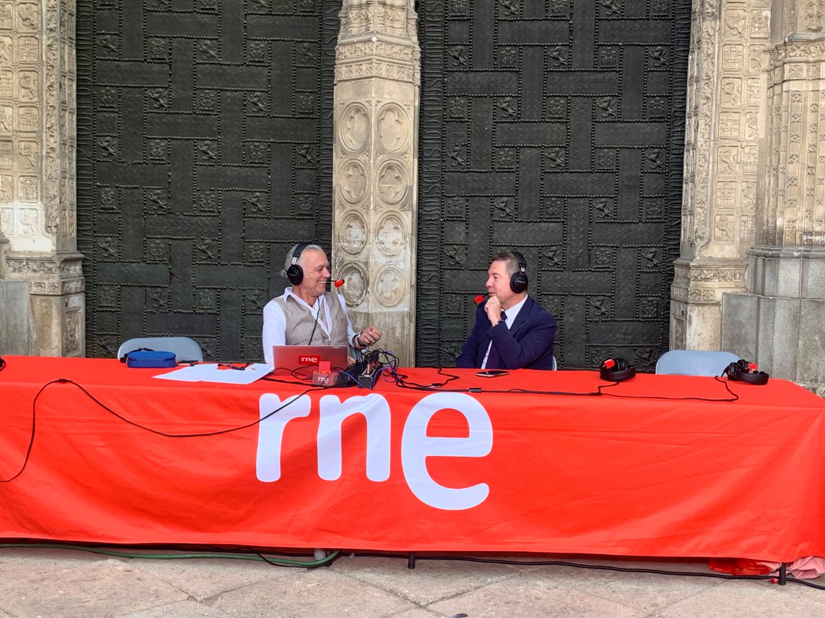 RTVEclm's tweet photo. 📻El presidente @garciapage en @LasMananas_rne con @JuanraLucas desde la Catedral de Toledo, con motivo del VIII Centenario ✨

@rtvenoticias @rne @radio5_rne @rtveplay https://t.co/UF0yACREck