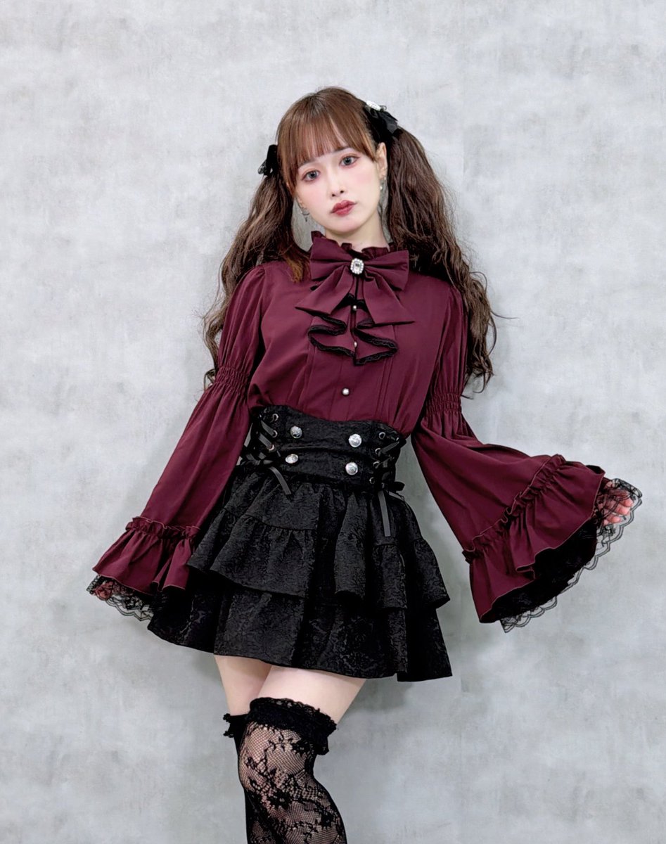 Mayukawaiidoll's tweet photo. 明日から発売開始のマジョレッティさんの姫袖ブラウスがかわいすぎる〜〜✞꒰ঌ🖤໒꒱✞ https://t.co/yNUP6VXAjg