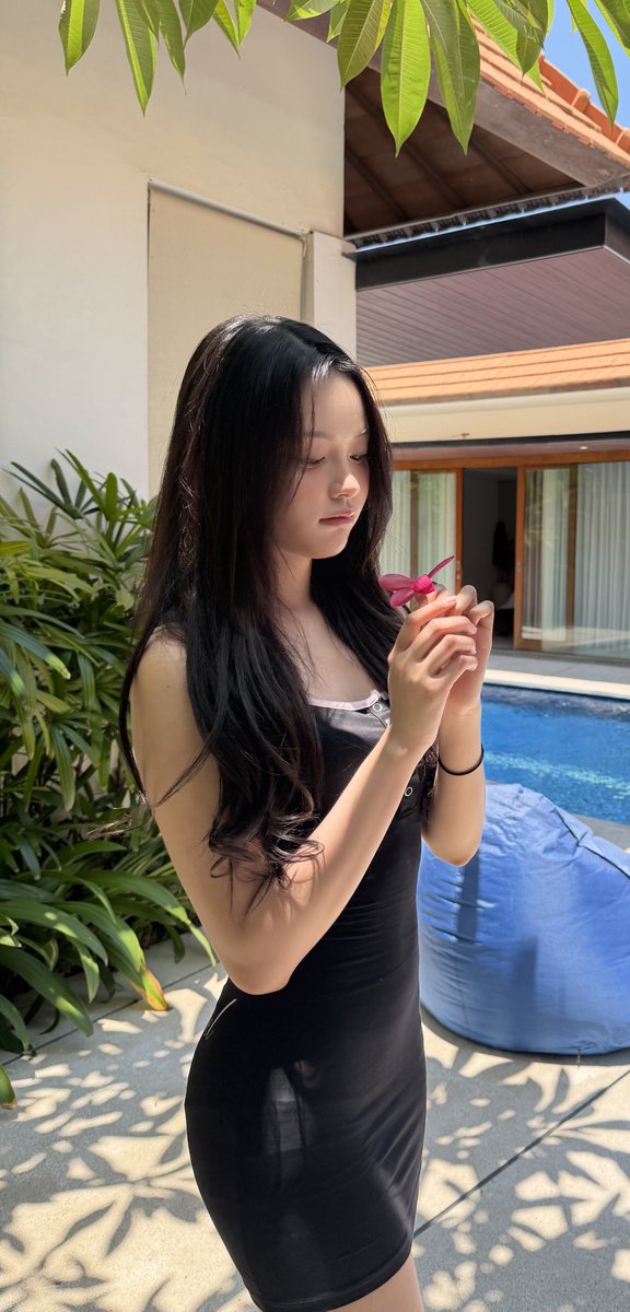 msflopsyie's tweet photo. rambutnya kayak Indonesia banget, ngerti ga sih kayak nyatok nya di bawah doang wave nya😭🤏🏻
#CARMEN #카르멘 https://t.co/7y4VQaZrL9