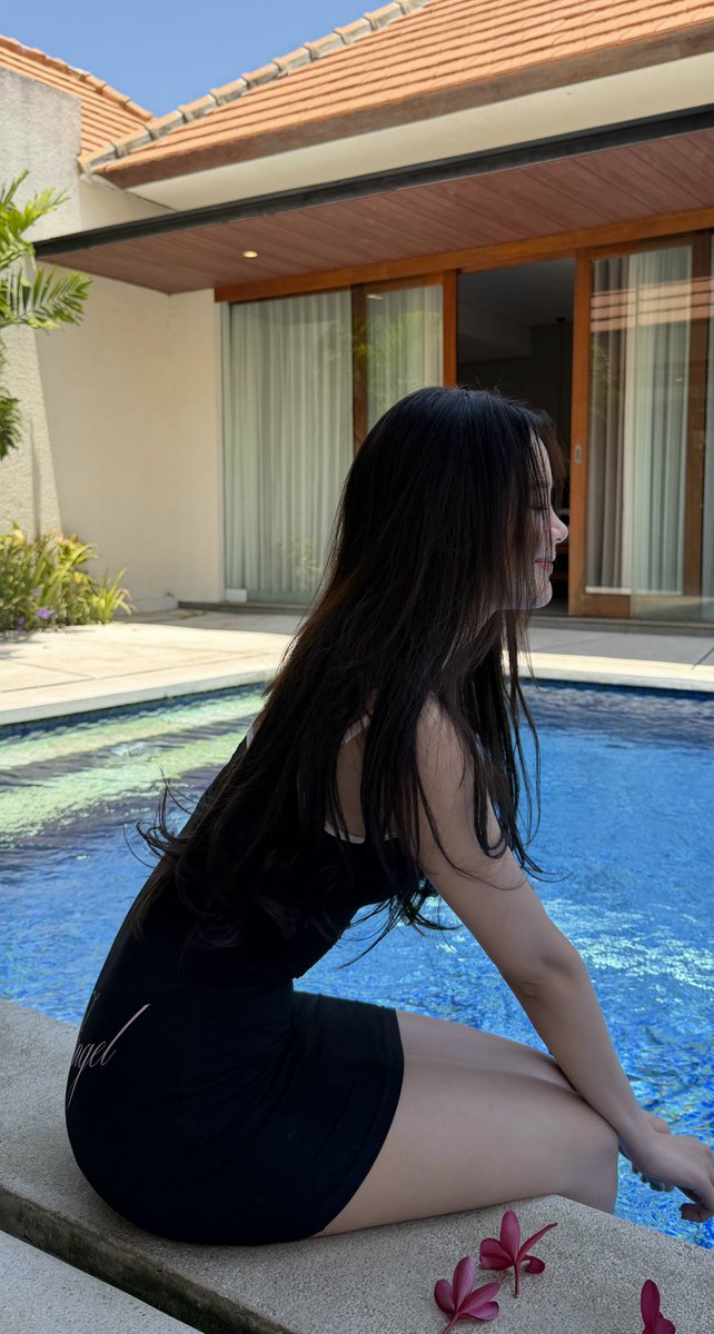 msflopsyie's tweet photo. rambutnya kayak Indonesia banget, ngerti ga sih kayak nyatok nya di bawah doang wave nya😭🤏🏻
#CARMEN #카르멘 https://t.co/7y4VQaZrL9