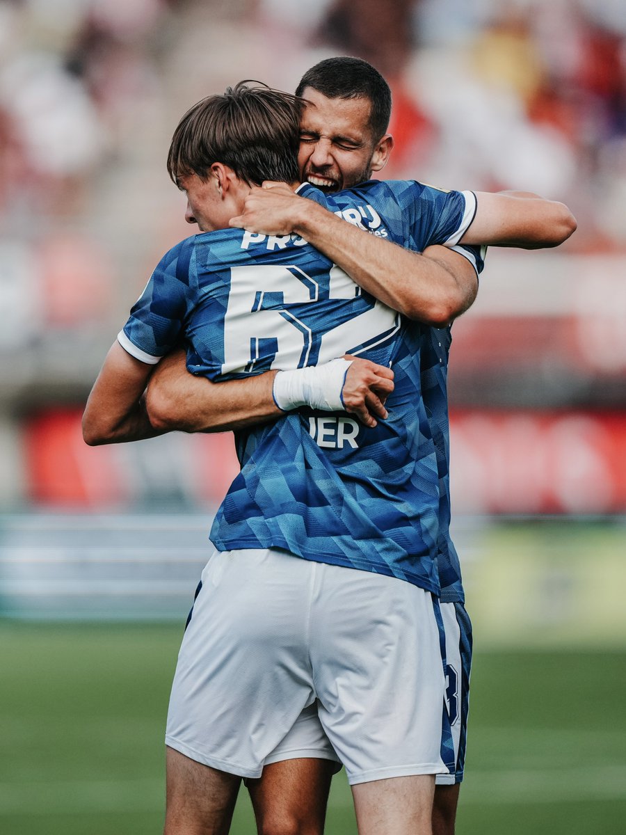 Feyenoord's tweet photo. 🇸🇰 Slovakia’s goalscorers in a 2-1 win. 

26’ Leo Sauer ⚽️
82’ Dávid Hancko ⚽️ https://t.co/Ap0s4BaFwL