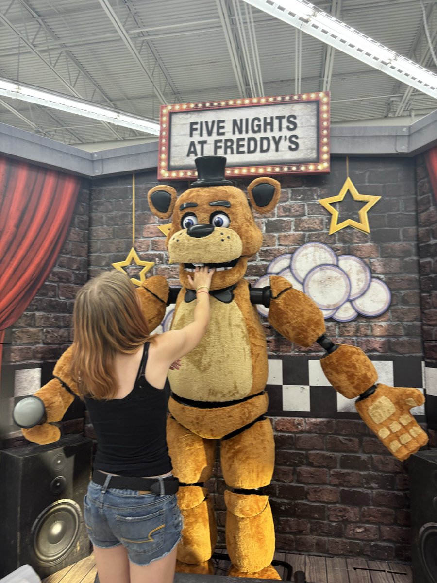 battyfornatty's tweet photo. bro it’s freddy fucking fazbear https://t.co/HBq5vIQdpa
