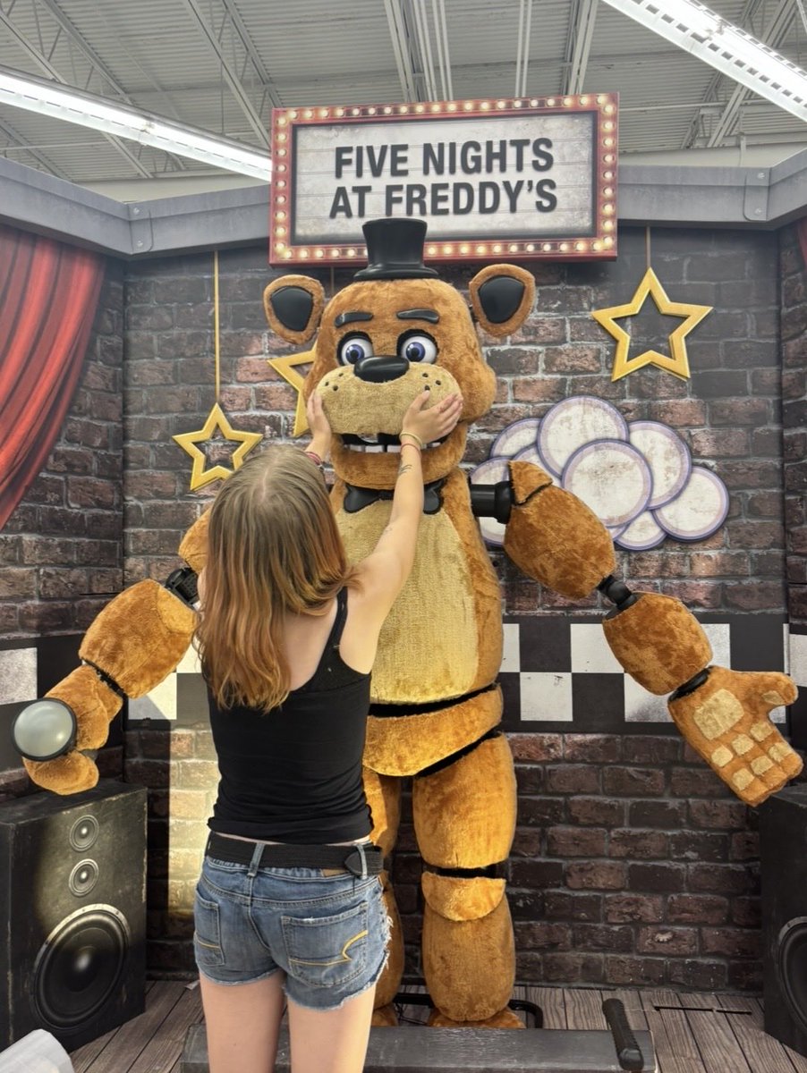 battyfornatty's tweet photo. bro it’s freddy fucking fazbear https://t.co/HBq5vIQdpa