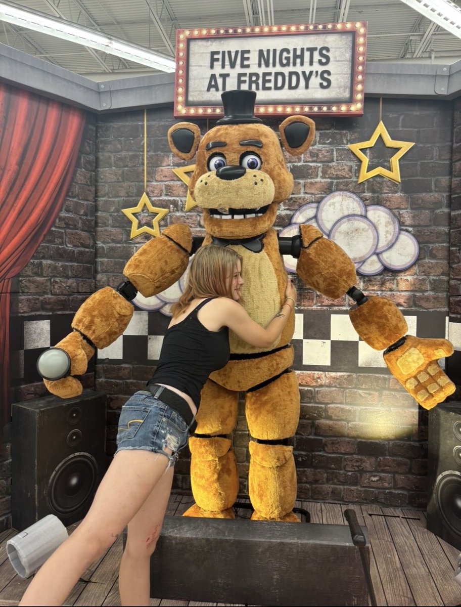 battyfornatty's tweet photo. bro it’s freddy fucking fazbear https://t.co/HBq5vIQdpa