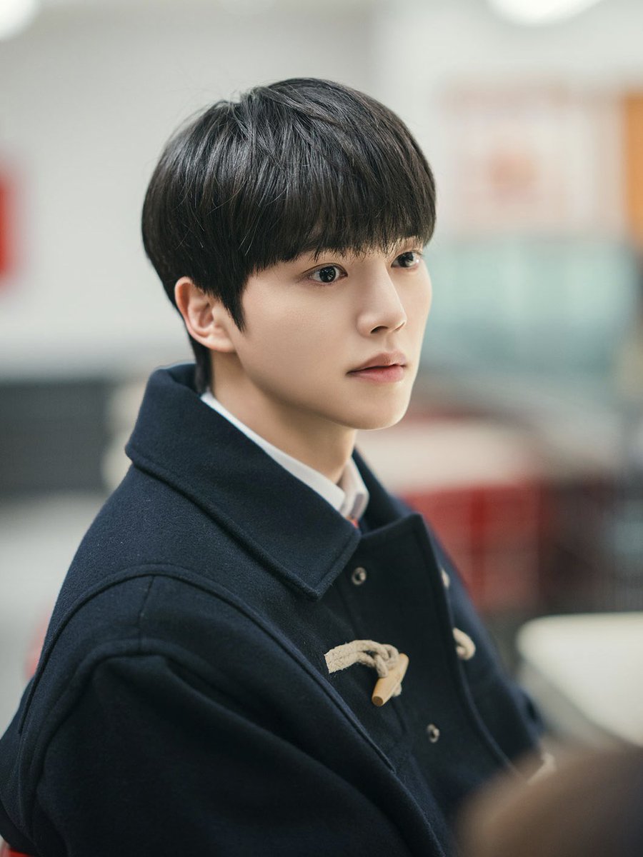 haru423_b's tweet photo. 와 얼굴 ㄹㅇ 반쪽되고 피폐해짐.. https://t.co/aumr5gyxQh