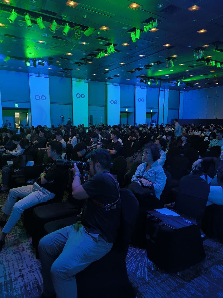 spaceandtime's tweet photo. Full house for the data x AI panel at @kbwofficial with @catdaly 🤝 https://t.co/OyzlXsAG7g