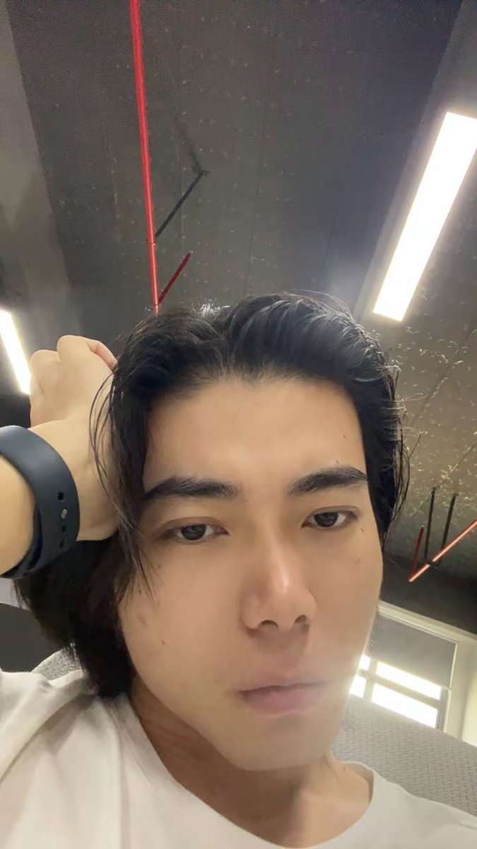 JonyChanccc's tweet photo. 忧郁长发男了😠 https://t.co/LDZNXfIzeJ