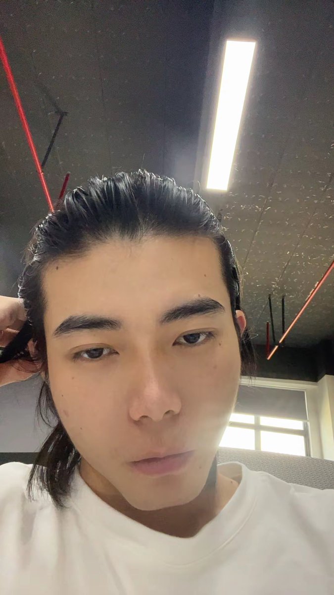 JonyChanccc's tweet photo. 忧郁长发男了😠 https://t.co/LDZNXfIzeJ