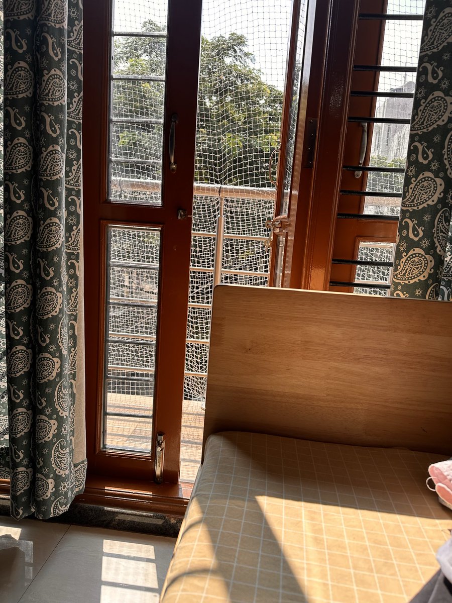 knowShubhangi's tweet photo. Bangaloreee what is this constant switch between 0 and 1000 brightness 

Fan on-off karke thak gyi hoon 😂 https://t.co/wR0EVbGCrJ