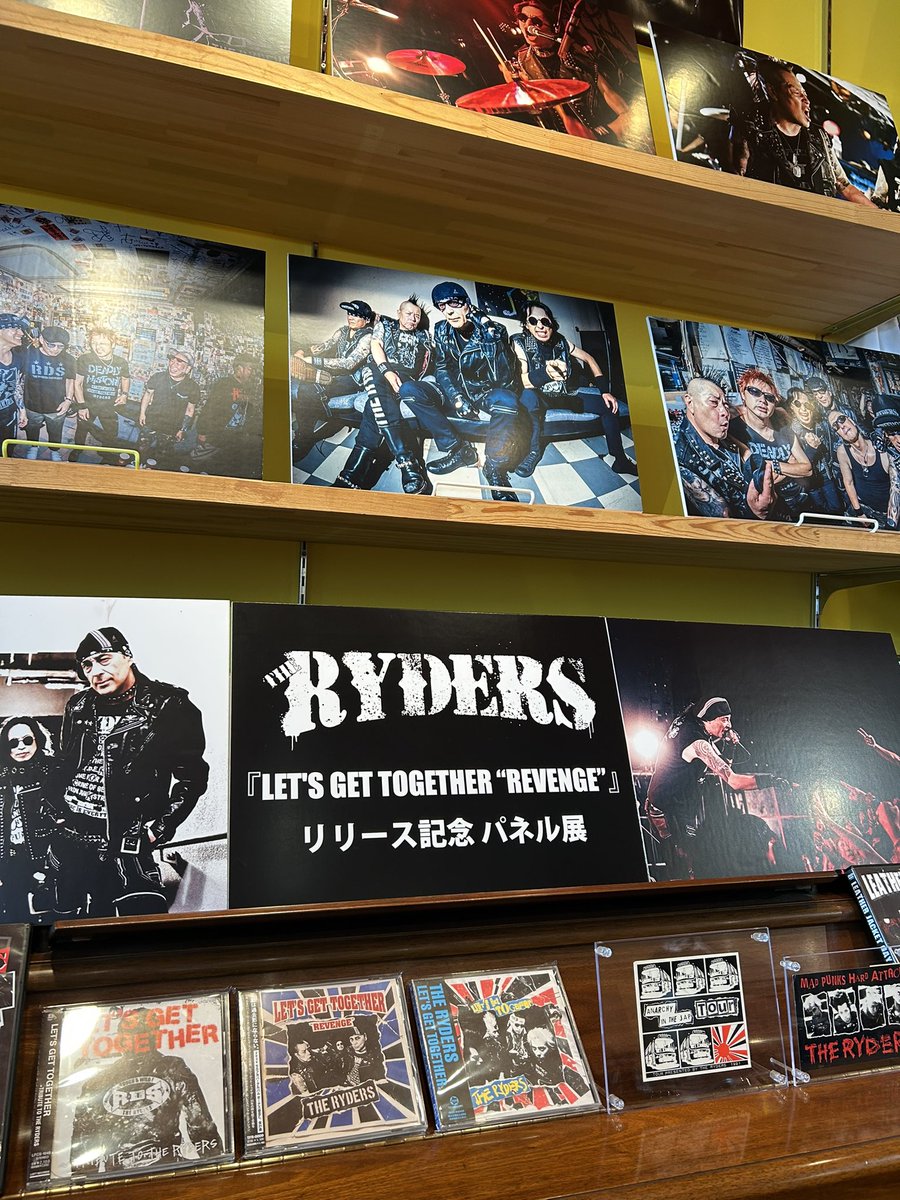 ultra_shibuya's tweet photo. 🏍️THE RYDERSポップアップ🏍️

THE RYDERSが日本のパンク史に残した名盤『LET'S GET TOGETHER』から35年、アルバム全曲新録、さらに追加楽曲も新録した新作『LET'S GET TOGETHER”REVENGE”』のリリースを記念して、ポップアップショップ展開中！⚡️

10/4(日)までとなります🗓️
期間中にぜひお楽しみください🔫

※インストアイベントは終了いたしました。

↓詳細↓
https://t.co/BXr8qy2egr