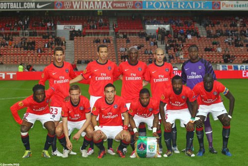 MaillotsPSG's tweet photo. L’équipe du jour (#quizz) :

MODE « TRANQUILLE »

Il y a 16 ans, le #PSG accueillait les Ukrainiens du Karpaty Lviv en Ligue Europa.

QUELS JOUEURS POUVEZ-VOUS NOMMER dans le onze de départ, sans tricher ? https://t.co/ZQY8sCOPZd