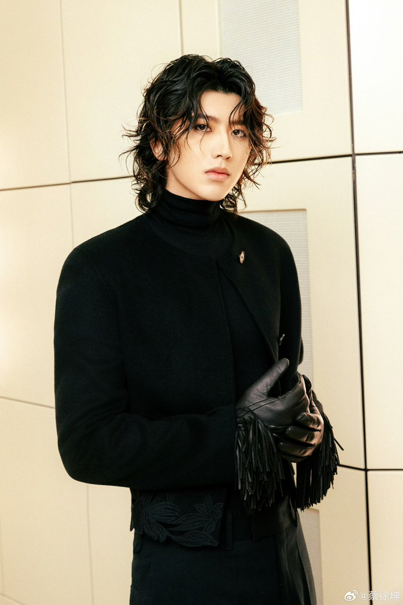 liyariy9's tweet photo. KUN for Valentino — where the language of music meets the attitude of fashion.

KUN for Valentino in Paris
#KUN #valentino #KUNxValentinoSS27 #ValentinoSS27
@kun_officialx @MaisonValentino https://t.co/bJXHFRTAPe