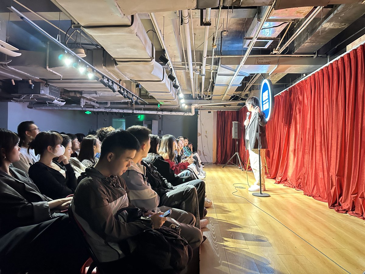 LakeshaCroas's tweet photo. La noche de stand up fue increíble! Risas sin parar y energía contagiosa en el teatro. No te pierdas la próxima! https://t.co/XTxoapCZuo