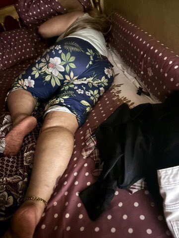 fhalbetkom's tweet photo. محارمك نايمين و انته تناضرهم و تتامل شحومهم و لحومهم و تتخيل الفحل فوقه و يزني فيه https://t.co/HGwgPHoX75