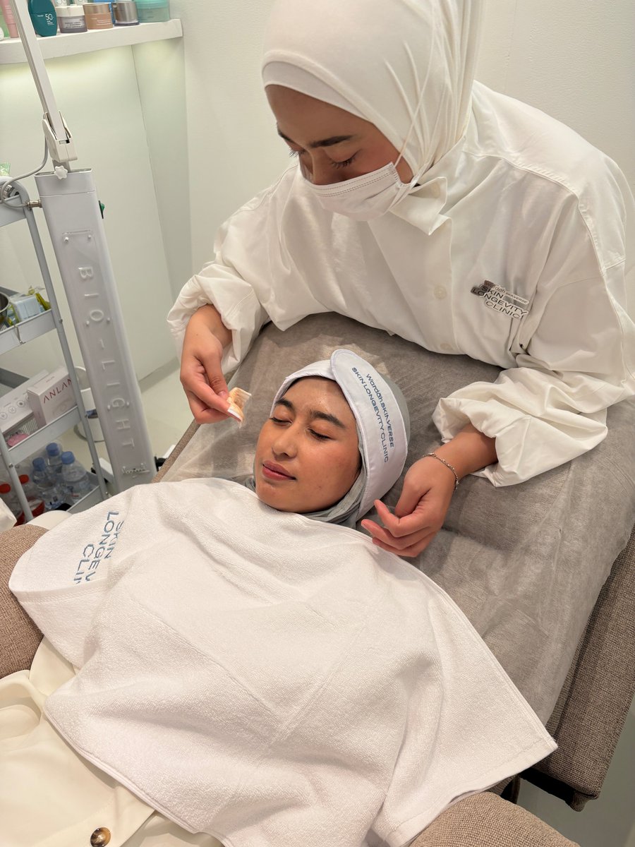 alealeanggur__'s tweet photo. Ini lhoada skin check dan lifestyle protocol dari Wardah Skinverse, mulai tanggal 30 September - 6 Oktober di SPAC8 ASHTA #WardahSkinLongevityClinic https://t.co/TyUy7UG8of https://t.co/CApH8cQ0BY