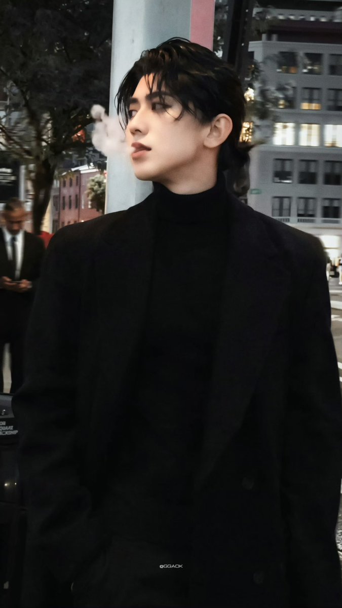 liyariy9's tweet photo. KUN for Valentino — where a musician’s creativity meets a fashion house’s visual language.

KUN for Valentino in Paris
#KUN #valentino #KUNxValentinoSS27 #ValentinoSS27
@kun_officialx @MaisonValentino https://t.co/EkbwMhHToX