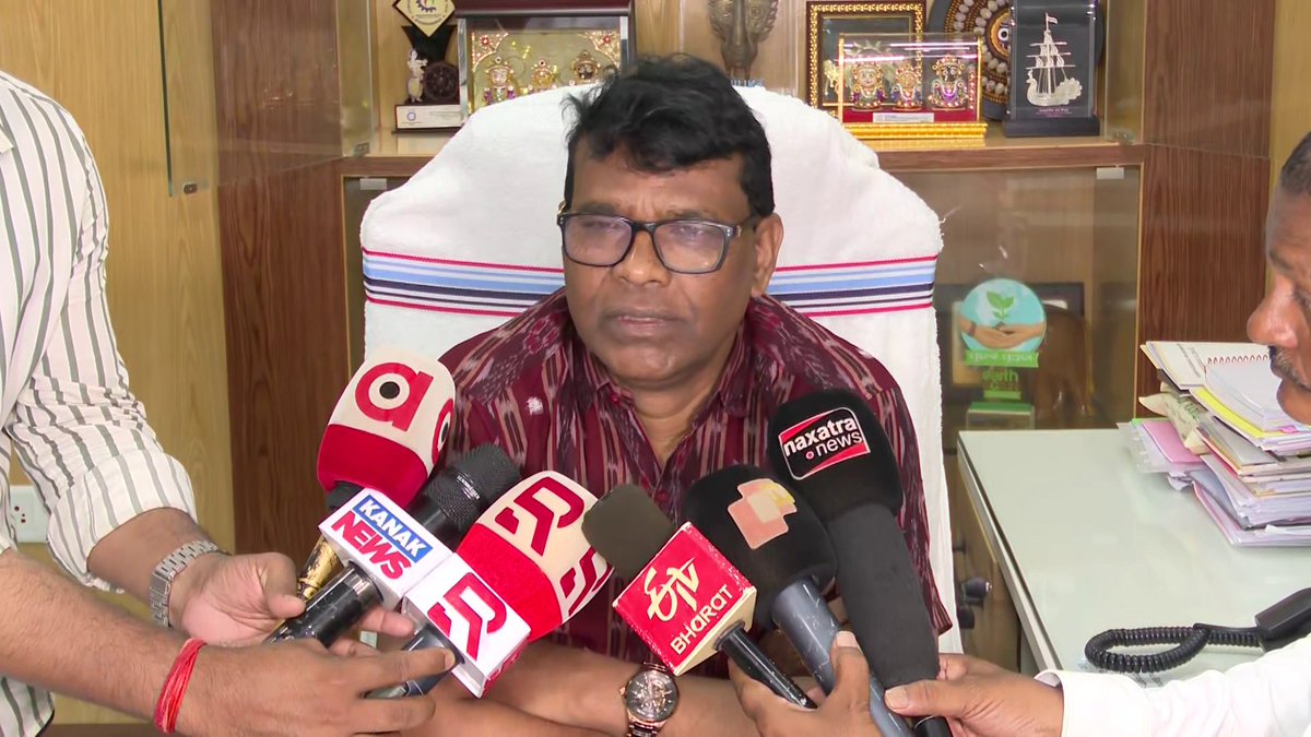 otvkhabar's tweet photo. #ଓରାଙ୍ଗଉଟାନଙ୍କୁ_ସୁହାଉଛି_ଜଳବାୟୁ: #ମନ୍ତ୍ରୀ
-ଓରାଙ୍ଗଉଟାନଙ୍କୁ ଜଳବାୟୁ ସପୋର୍ଟ କରୁଛି, ସ୍ୱାସ୍ଥ୍ୟାବସ୍ଥାରେ ସୁଧାର ଆସୁଛି
-ଏନେଇ ଜଙ୍ଗଲ ଓ ପରିବେଶ ମନ୍ତ୍ରୀ ଗଣେଶ ରାମସିଂ ଖୁଣ୍ଟିଆଙ୍କ ସୂଚନା
-'ବିଭିନ୍ନ ବିଶେଷଜ୍ଞ ଡାକ୍ତରୀ ଦଳ ଚେକ୍‌ଅପ୍‌ କରୁଛନ୍ତି; ଓଜନ ବଢ଼ୁଛି'
-'ଆଗାମୀ ଦିନରେ DNA ଟେଷ୍ଟ ପରେ କେଉଁଠୁ ଆସିଛନ୍ତି ଜଣାପାଡ଼ିବ'
-'ଆଜି ନନ୍ଦନକାନନ ଯାଇ ଅନୁଧ୍ୟାନ କରିବେ ଉପମୁଖ୍ୟମନ୍ତ୍ରୀ ପ୍ରଭାତୀ ପରିଡ଼ା'
#Nandankanan #Orangutan #Odisha #ForestMinister #PrabhatiParida #OTV