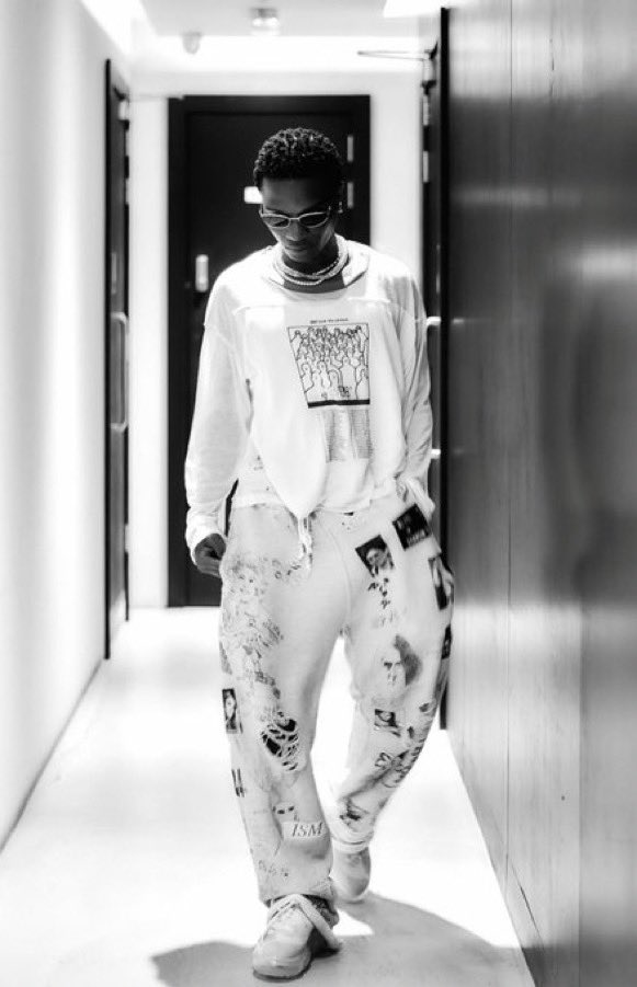 Teeniiola's tweet photo. Wizkid in new pictures 🦅❤️ https://t.co/APYV9P2Gv4