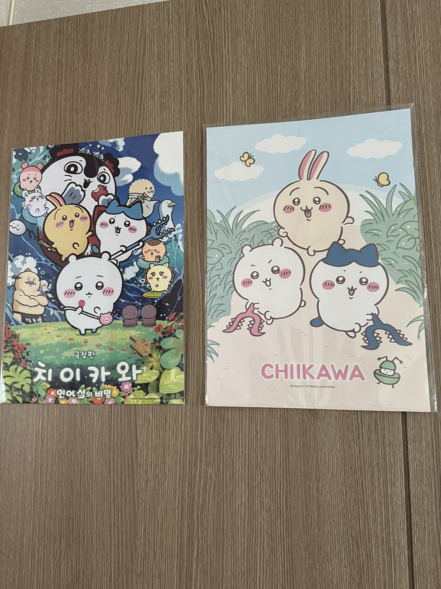 ssomdal's tweet photo. 포스터는 이렇게 붙이고 전시했다 ☺️ https://t.co/z50DbT4x5J