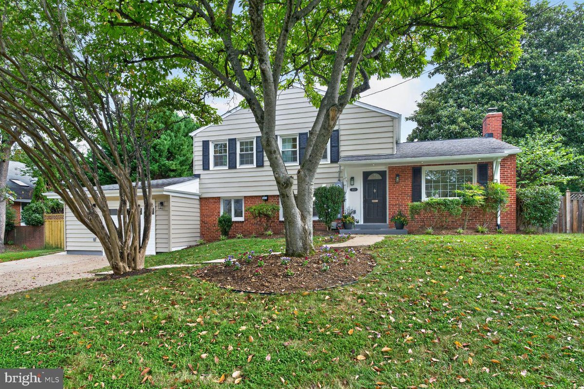 Robythompson5's tweet photo. Dream home! This 4 bed, 3.50 bath home has everything you're looking for. #Alexandria #RealEstate

Work with the best! https://t.co/XndocUncgq