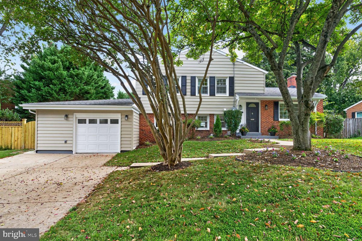 Robythompson5's tweet photo. Dream home! This 4 bed, 3.50 bath home has everything you're looking for. #Alexandria #RealEstate

Work with the best! https://t.co/XndocUncgq