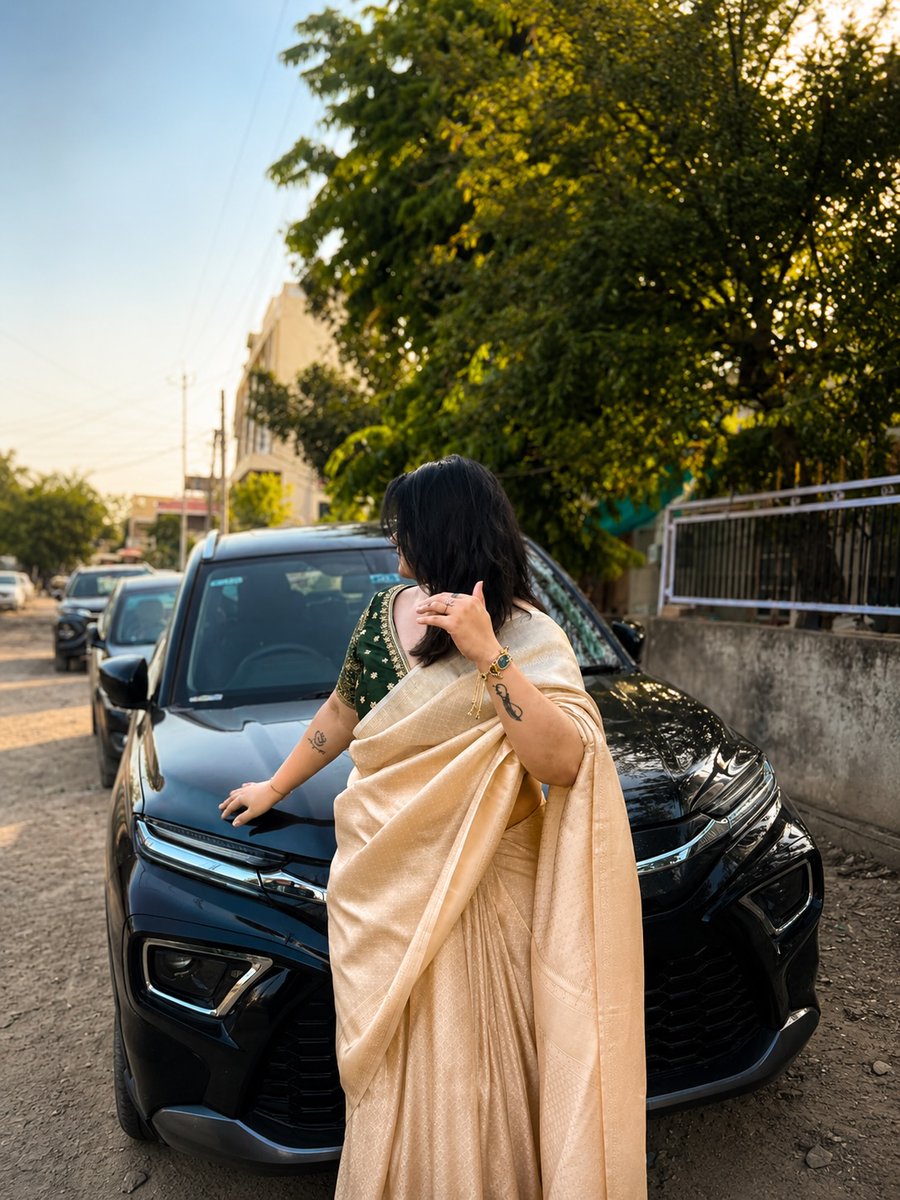 WanettaRayford's tweet photo. A saree is poetry that never goes out of fashion. https://t.co/LVcD0SOqio