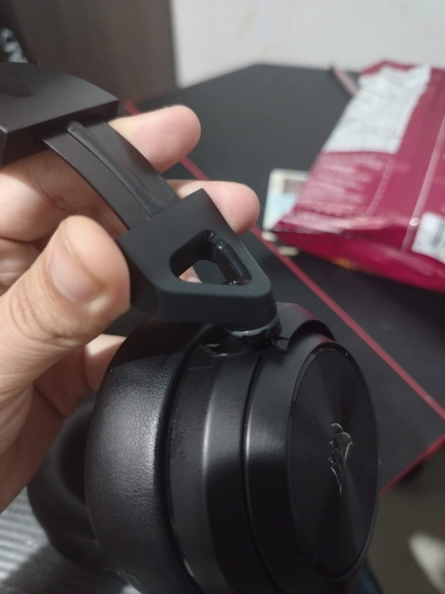 cailrinx's tweet photo. @CORSAIR No se si el modelo corair HS55 me llego 2 VECES defectuoso o el modelo es de mala calidad que siempre se daña en el mismo lugar, qué bajón. https://t.co/D3ApmFSqVi
