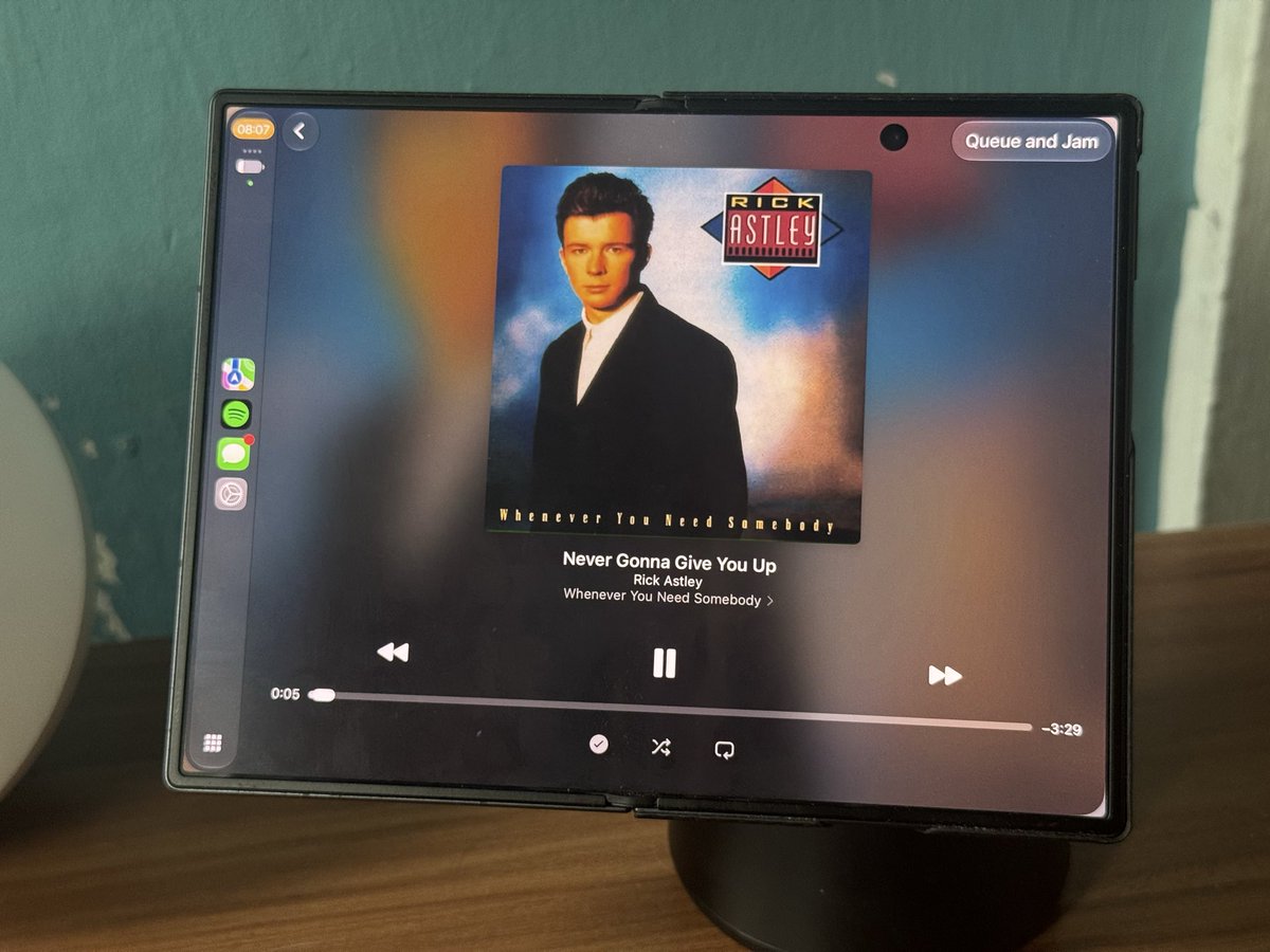thatjoshguy's tweet photo. This shit is nuts. Apple CarPlay on the Z Fold 8. Ngl it’s pretty nice. https://t.co/B3531LNS5G