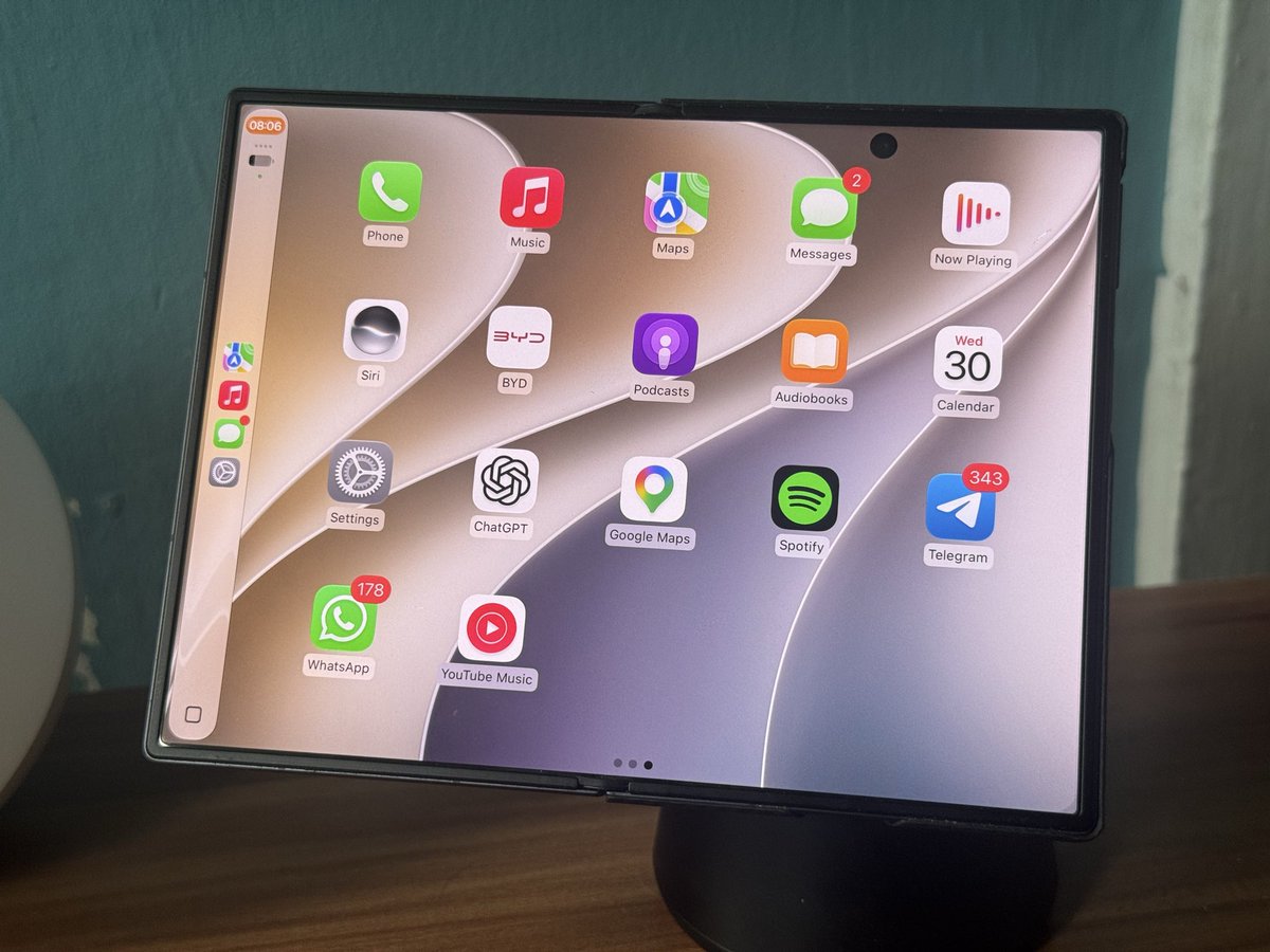 thatjoshguy's tweet photo. This shit is nuts. Apple CarPlay on the Z Fold 8. Ngl it’s pretty nice. https://t.co/B3531LNS5G