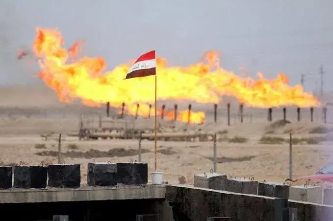 AxiomEnergyMP's tweet photo. Iraq is producing 3M+ b/d in the south but exporting only ~2.6M b/d.

Its workaround: ~250k b/d sent north to Kirkuk for Ceyhan, and now crude moved by truck.

Can the northern route really absorb more barrels? 👇 #Iraq #OOTT https://t.co/VPEmmCngt9 https://t.co/pptx80bpxI