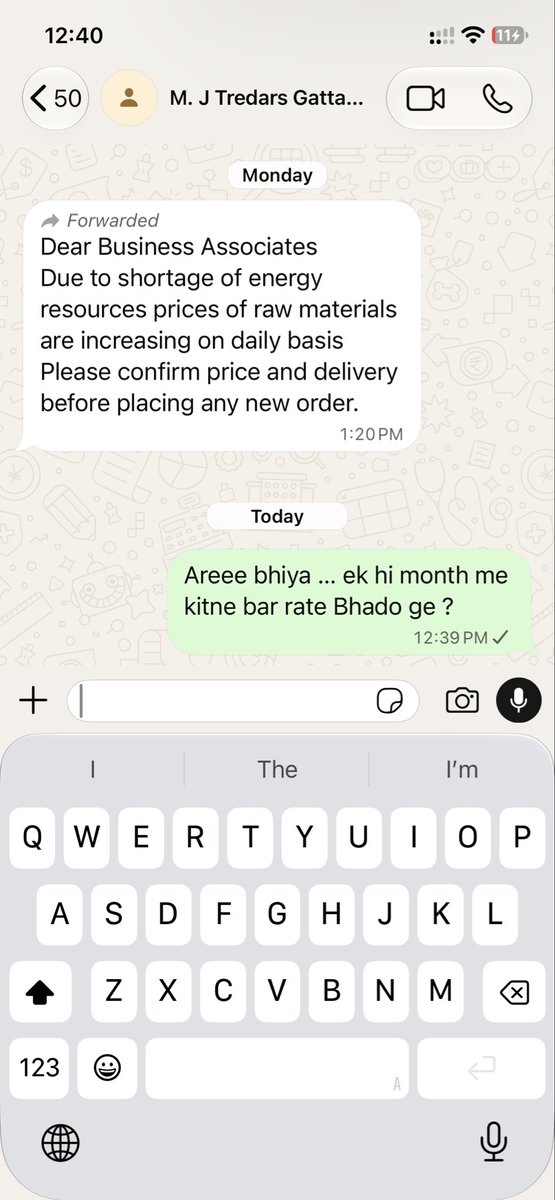 Sameer_vyapari's tweet photo. Me with all my raw materials and trims suppliers…. 

Bhiyaaaa yrrr ….   Mera to buy 3 get 1 free chl ra hai na…. 

😭 https://t.co/WhFIFltQbm