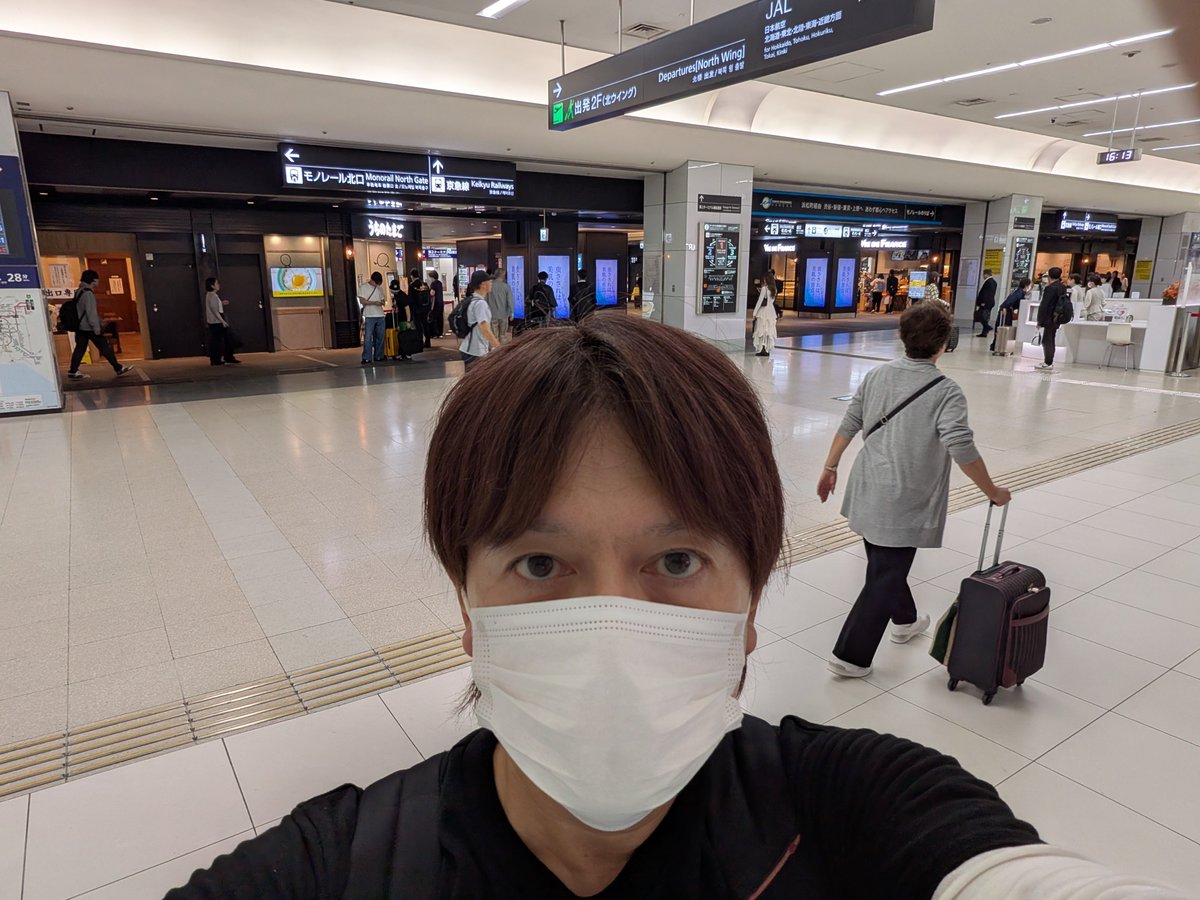 nin_project1's tweet photo. 羽田ついたー✨✨✨⚓

YO-HO-✊✨ https://t.co/3d4xvJZ7Xs