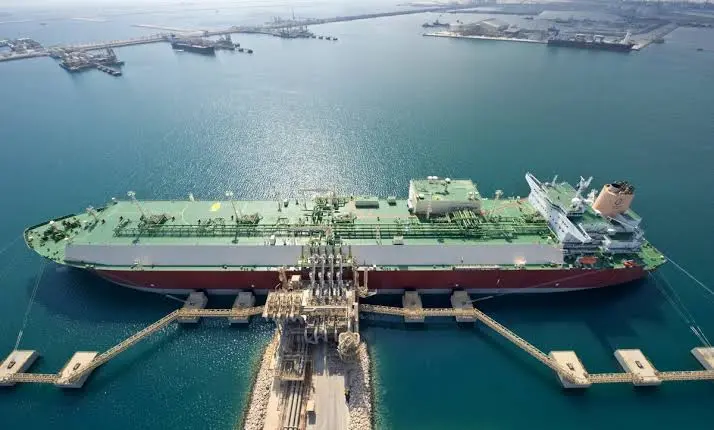 AxiomEnergyMP's tweet photo. Qatari LNG is moving through Hormuz again, the most sustained traffic since early July.

Volumes are still far below pre-conflict levels. But with Europe and Asia scrambling for winter supply, every cargo counts.

What it means for gas prices 👇 #LNG https://t.co/Yh6G6XvEef https://t.co/4gUmGdGG11