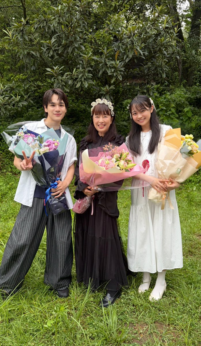 2216_tx's tweet photo. #夫婦と16歳 〜狂気の隣人〜🌹
TVer & U-NEXTで配信中！
⁡
⁺✩₊⋆クランクアップ写真をお届け⋆✧°⊹ 
白石美子役┆#かたせ梨乃 さん
野村紘役┆#豆原一成 さん
“理想の16歳美少女”白石美子役┆#林芽亜里 さん

3人揃ってのクランクアップのお写真です📸
本当にお疲れ様でした💐

⭐︎U-NEXTでは全話見放題独占配信中!📱
⭐︎TVerで最終話を無料見逃し配信中.ᐟ.ᐟ
🔗第𝟭𝟮話❯❯https://t.co/2DMiKNe6a4
　※TVer配信は𝟭𝟬/𝟴(木)深夜𝟮𝟰:𝟰𝟰まで⚠️