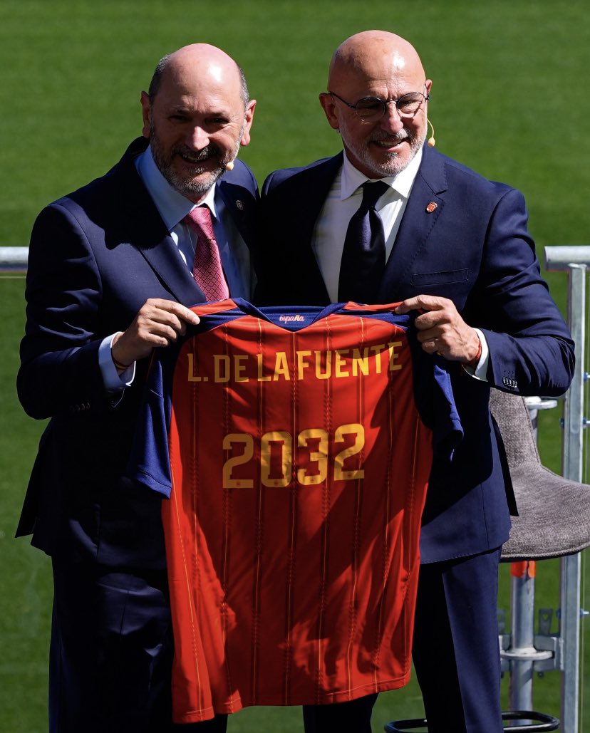 otunbalion4141's tweet photo. Good Morning REAL football fans,

Is De La Fuente such a good Manager OR He is just blessed with talented group of players just like in 2008 when the won the Euros, 2010 when they won the World Cup &amp; 2012 when the won the Euros Again? https://t.co/k8qYuQnnPL