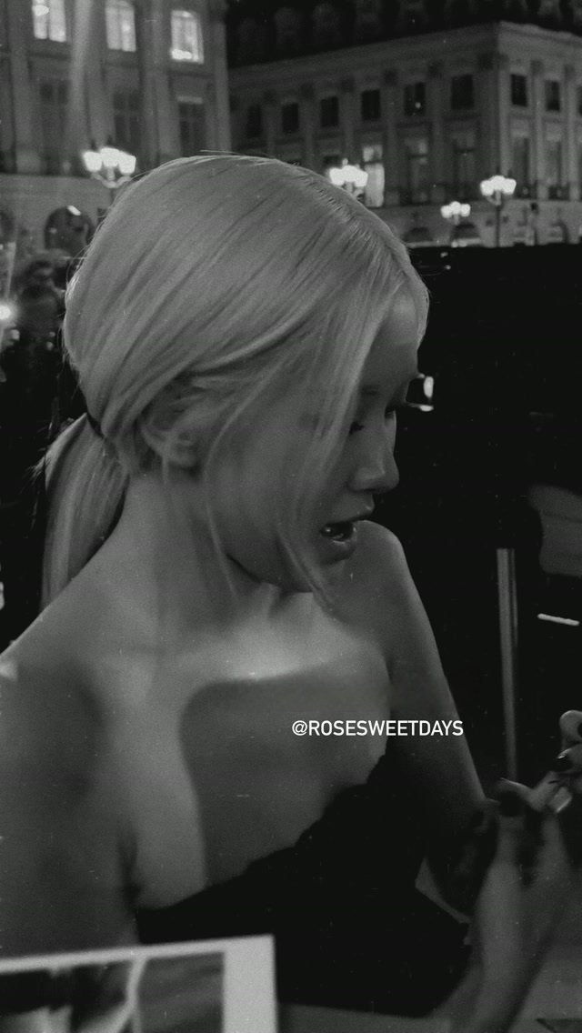 _Finally738's tweet photo. ROSÉ AT YSL PFW Afterparty
Global Brand Ambassador of Saint Laurent

ROSÉ FOR SAINT LAURENT
#ParisFashionWeek #PFW
#ROSÉ #YSL #SaintLaurent https://t.co/JPEVv2OBpK