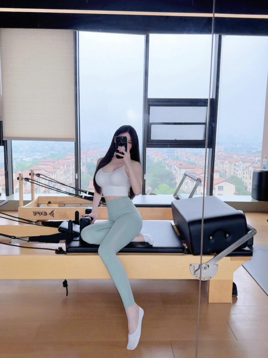 ChristinaTulo9's tweet photo. 到了我这个年纪只顾着自己，学会了不再讨好任何人，只专注取悦自己的身体。 https://t.co/niYAMFoudG