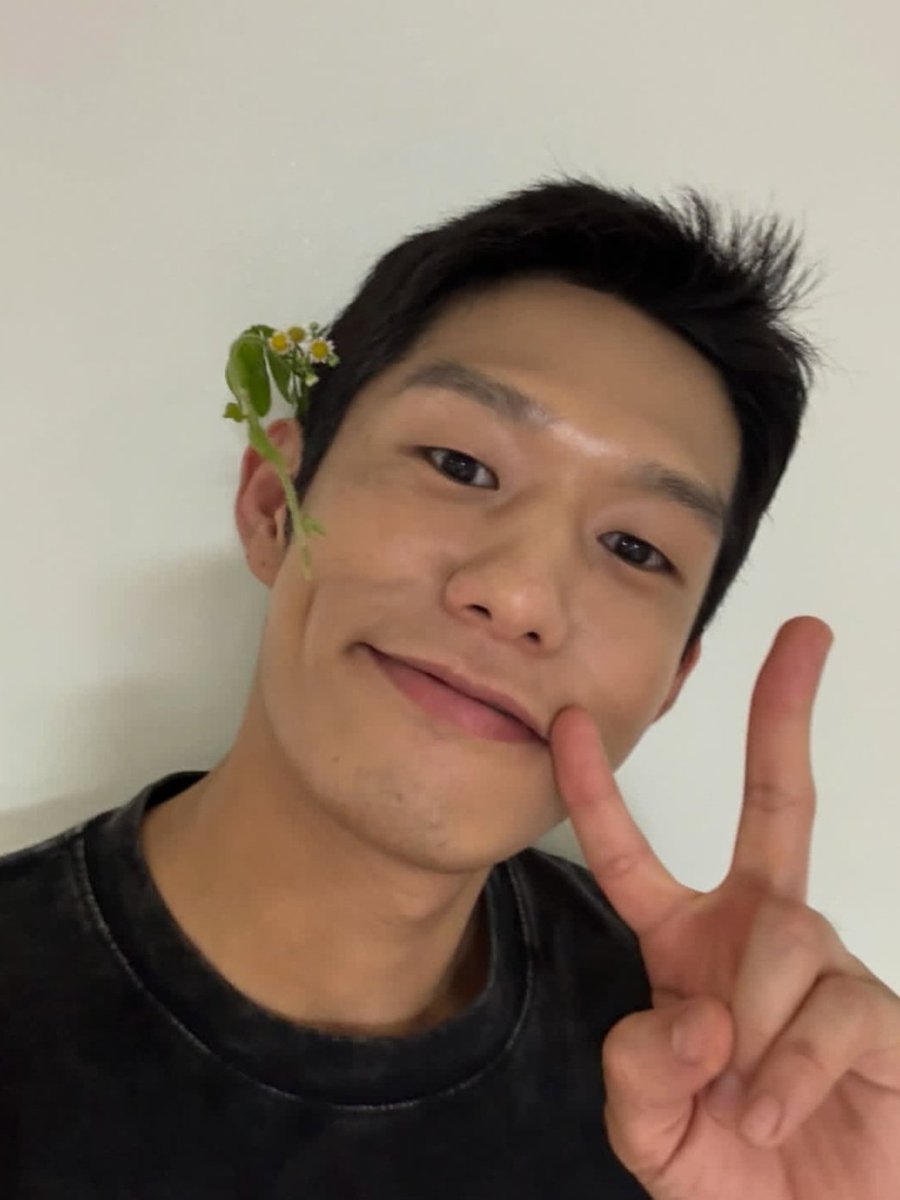 h93bz's tweet photo. 뭘 꼽고 계신겁니까ㅜㅜ
너무 귀여우네 https://t.co/cbmNh1DYiM