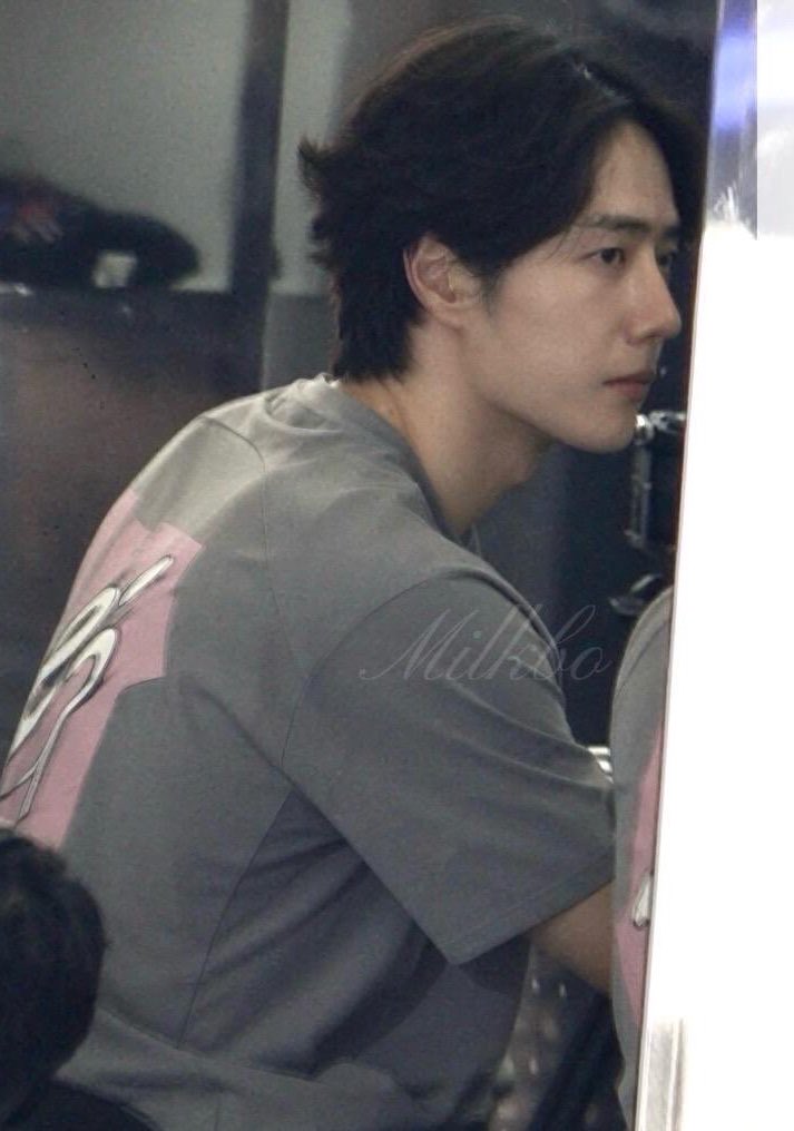 zaiinzam's tweet photo. กุไม่มีอะไรจะเสียแล้ว นอกจากชีวิต ไอเหร้ยㅠㅠ หล่อมากอะ กุนั่งดูรูปนี้นานมาก ดูแล้วดูอีก ดูอยู่นั่น ให้แน่ใจว่าลุกกุจริงๆไหม ทำไมโตไวขนาดนี้ วันนั้นยังเร่กจิ๋วแก้มอ้วนๆอยุ่เลย แต่พริบตาเดียว ทำไมทุกคนก่สามารถเรียกเขาว่าเกอเกอได้แล้วหรอ😨😨😨 https://t.co/W01cuu1aKg