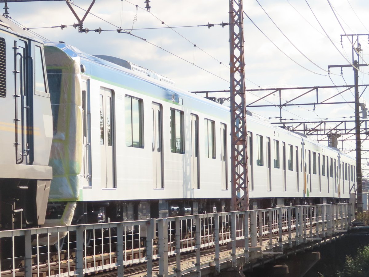 Nyamasuzuka9000's tweet photo. 9/30
JR貨物EF210形EF210-357+東武80050型81555F 9866レ 西浜松行(→8860レ)

本日は···
近畿車輛から出場した東武80000系80050型の81555Fの甲種輸送を高槻·芥川橋梁で狙って来ました！✨

今年度導入される5編成のうち1本目となる今回は1編成4両のみで出た様です。ちな現地を16:07に通過しました。 https://t.co/SH5Ab2nDKO