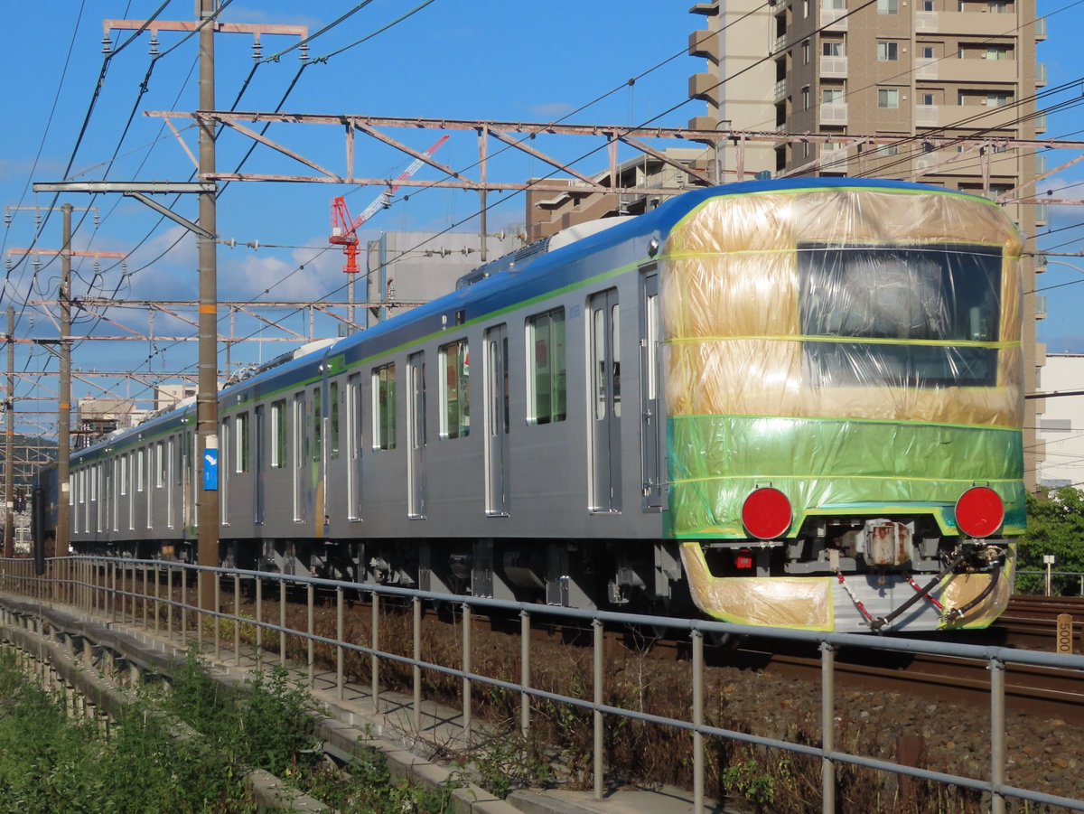 Nyamasuzuka9000's tweet photo. 9/30
JR貨物EF210形EF210-357+東武80050型81555F 9866レ 西浜松行(→8860レ)

本日は···
近畿車輛から出場した東武80000系80050型の81555Fの甲種輸送を高槻·芥川橋梁で狙って来ました！✨

今年度導入される5編成のうち1本目となる今回は1編成4両のみで出た様です。ちな現地を16:07に通過しました。 https://t.co/SH5Ab2nDKO