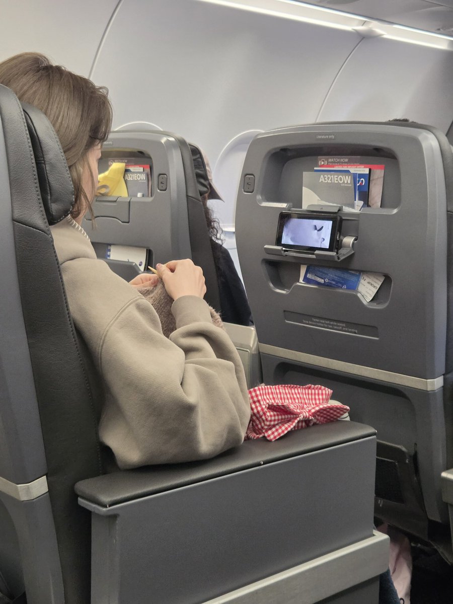 sserapics's tweet photo. #SAKURA weverse dm update 

I’m in a rush because I have to watch all the Star Wars movies before going to Disneyland https://t.co/9fgWDffHeb