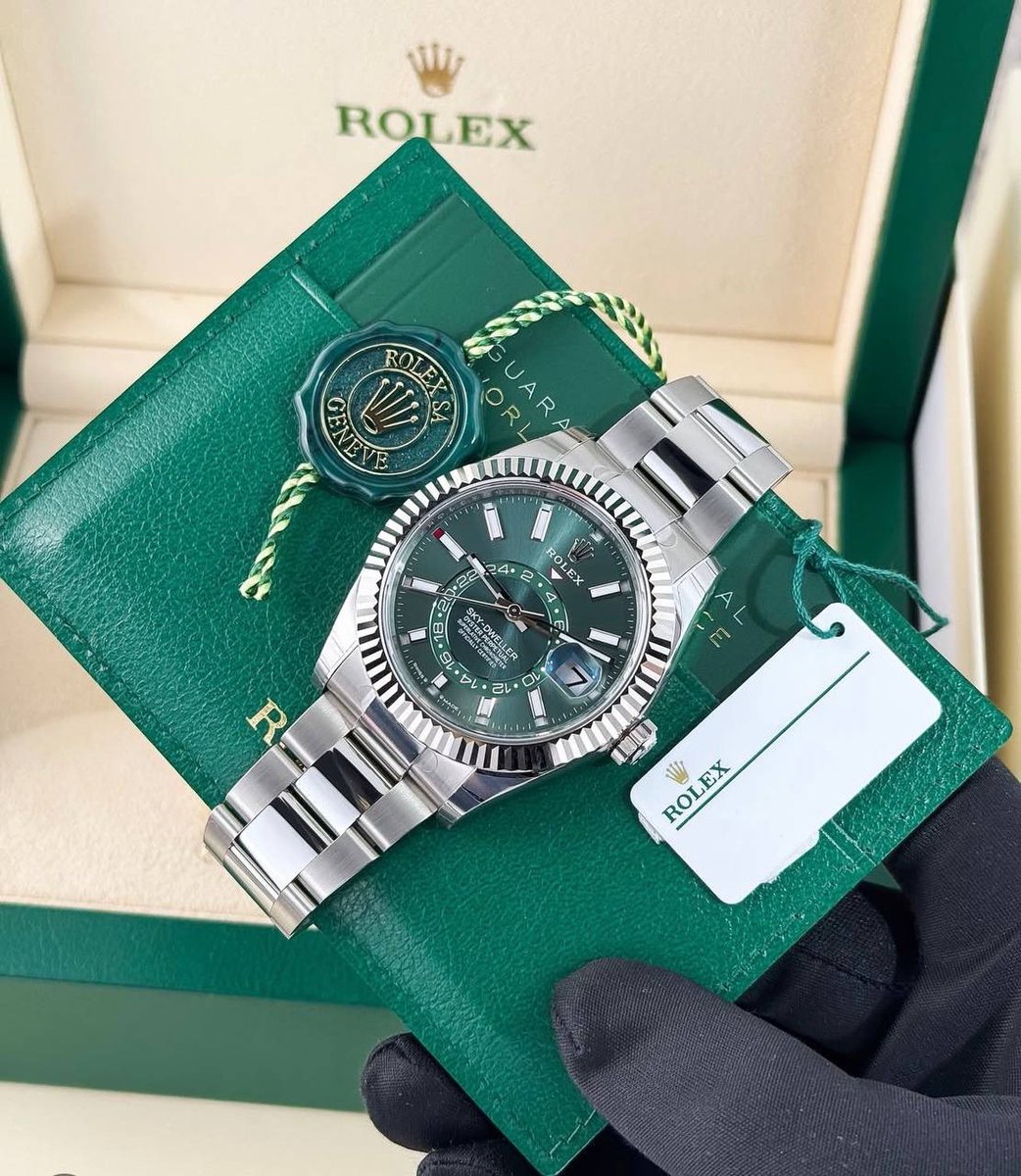 ModeMen10's tweet photo. High Quality luxury Rolex Sky-Dweller watch
🏷️ 185k

Lagos, Nigeria 
https://t.co/4YapMGRIyJ https://t.co/nB5FFVYBlw