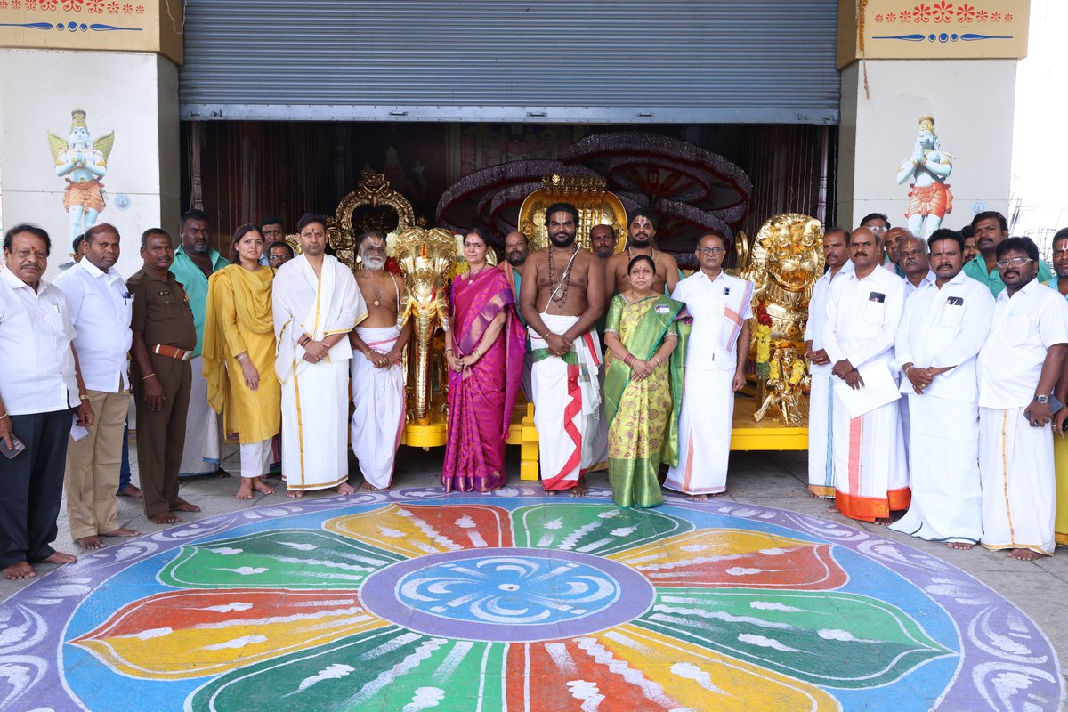 TTDevasthanams's tweet photo. శ్రీనివాసమంగాపురం శ్రీ కల్యాణ వేంకటేశ్వరస్వామివారి ఆలయానికి రూ.40 లక్షల విలువైన బంగారు పూత సింహ, గజ వాహనాలను హైదరాబాద్‌కు చెందిన దాతలు విరాళంగా అందజేశారు.
#TTD #SrinivasaMangapuram #KalyanaVenkateswaraSwamy #TTDofficialupdates https://t.co/oCx274mra5