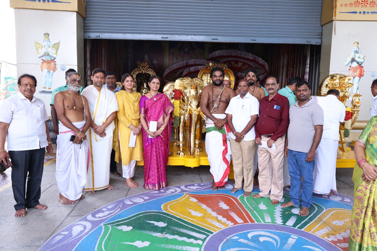 TTDevasthanams's tweet photo. శ్రీనివాసమంగాపురం శ్రీ కల్యాణ వేంకటేశ్వరస్వామివారి ఆలయానికి రూ.40 లక్షల విలువైన బంగారు పూత సింహ, గజ వాహనాలను హైదరాబాద్‌కు చెందిన దాతలు విరాళంగా అందజేశారు.
#TTD #SrinivasaMangapuram #KalyanaVenkateswaraSwamy #TTDofficialupdates https://t.co/oCx274mra5