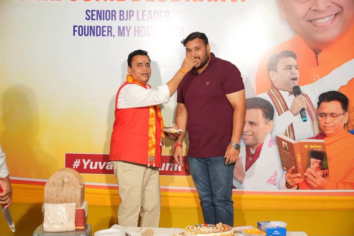 isinghDeepanshu's tweet photo. भाजपा के पूर्व राष्ट्रीय सचिव और प्रखर वक्ता अभिभावक श्री @Sunil_Deodhar जी को कल उनके आवास पर जाकर जन्मदिवस की शुभकामनाएं प्रेषित की..!
मैं प्रभु श्री राम जी से आपके उत्तम स्वास्थ्य एवं दीर्घायु जीवन की मंगल कामना करता हूं। पुनः आपको हार्दिक शुभकामनाएं एवं बधाई 🎂💐🌺🌸
#HBday https://t.co/NHJh2ULBz5