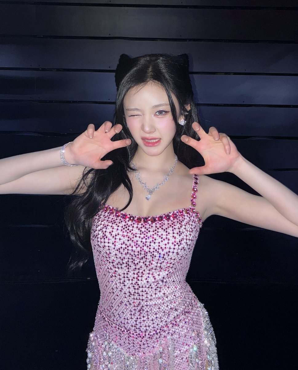 peariesps's tweet photo. “ชอบแมวมั้ยคะ? 😻”

น้องแพรทรงผมนี้น่ารักมากจริง โคตรจะครีเอท แล้วเข้ากับหน้าชีมากก ทั้งน่ารัก ทั้งแบ๊ว สีชมพูก็คือสีของชีนะ ใส่แล้วโคตรสวยย! https://t.co/XKjOqKYT5K