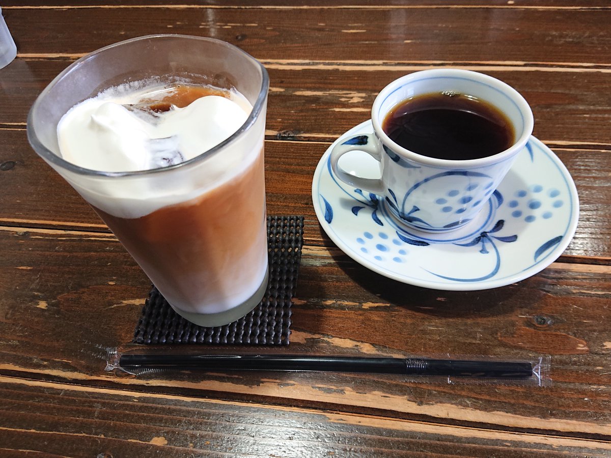 VIST27_24's tweet photo. 札幌市西区山の手　宮の森珈琲 山の手店
久々の仕事合間の休憩で『宮の森珈琲』さんへ😊
いつもの禁煙スペースです🚭
本日のコーヒー☕とアイスカフェラテ🥛を頂きました😋
朝晩、少しずつ寒くなってきましたね…😅
#宮の森珈琲 #カフェラテ #コーヒー https://t.co/17WZcSaqjz