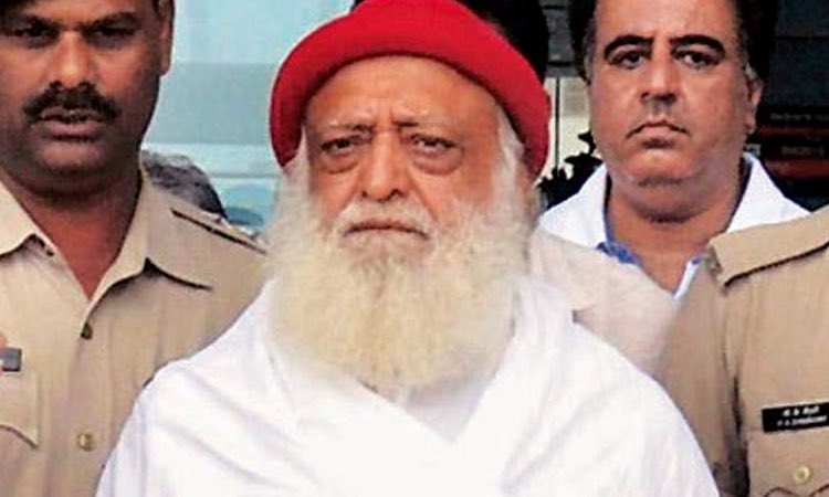 LiveLawIndia's tweet photo. #BREAKING Gujarat High Court denies temporary bail to Asaram, serving life setence in a rape case, sought on the ground that his wife was sick and admitted in hospital

The HC took note of the wife’s medical report and statement by attending doctors who said that her condition is stable and she will be released in 2-3 days

#Asaram #bail