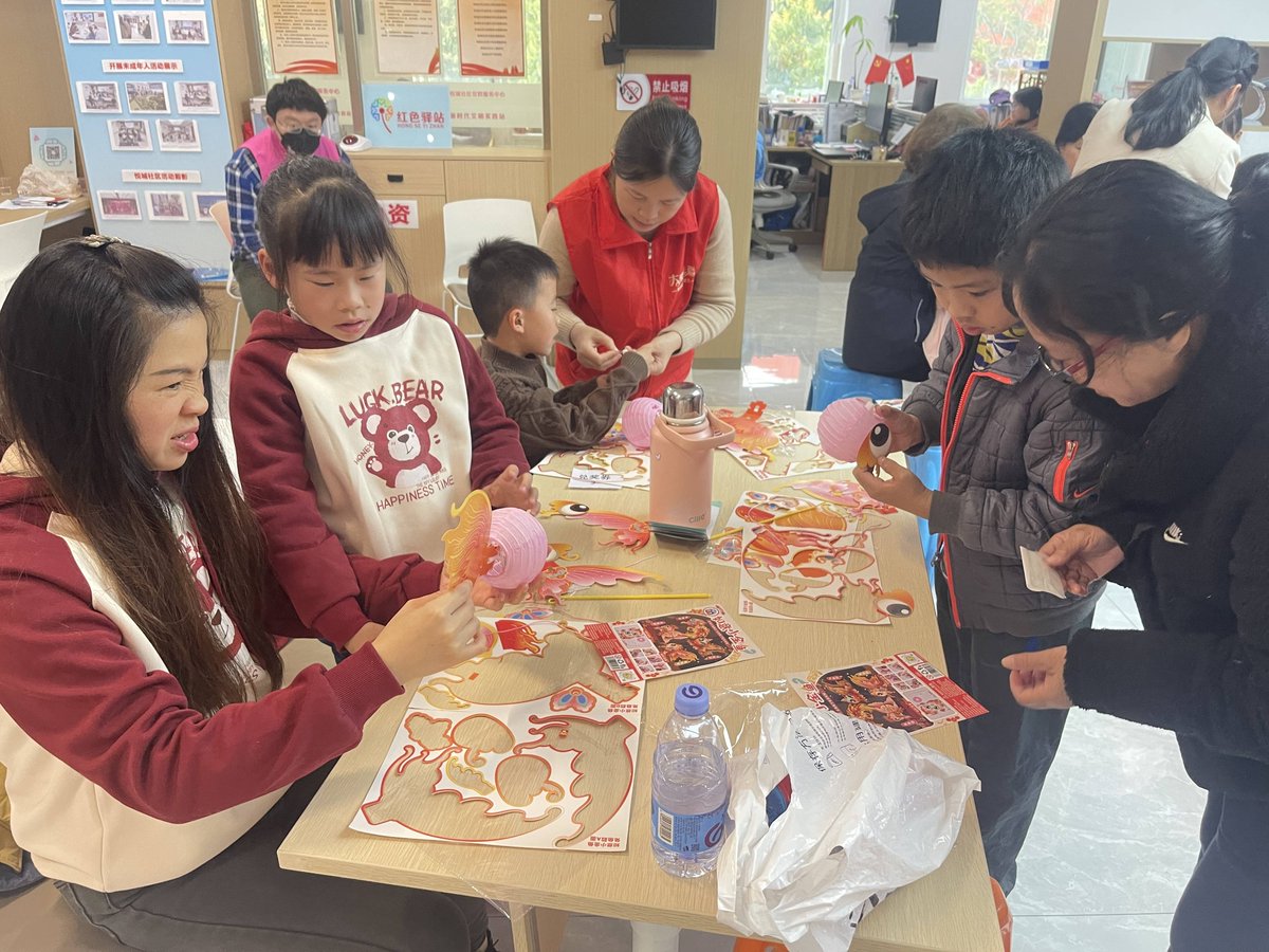 WoodrowSaxf1's tweet photo. únete a nuestra actividad vecinal este sábado! Taller de manualidades para nios y degustación de comidas típicas, todos bienvenidos en la plaza central a las 10h.， https://t.co/35XoPJON94